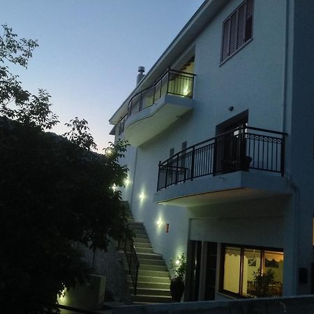 Ta Spitakia Tis Theodosias Apartment Калопанайотис Екстериор снимка