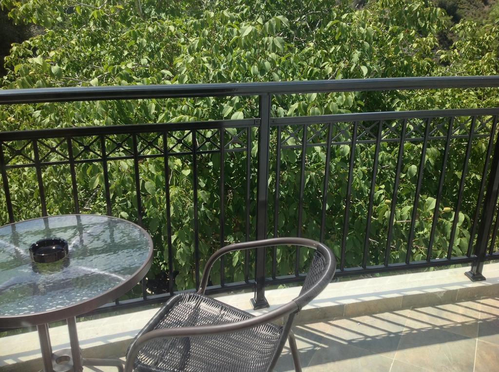 Ta Spitakia Tis Theodosias Apartment Калопанайотис Екстериор снимка