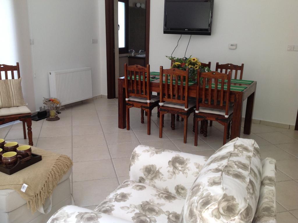 Ta Spitakia Tis Theodosias Apartment Калопанайотис Стая снимка